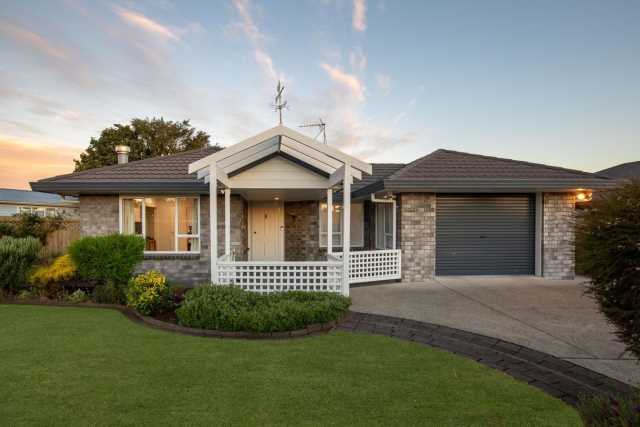 Glenview 2Zimmer Perfectly Positioned, Meticulously Renovated